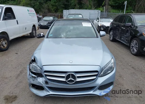 2016 Mercedes-Benz C 300 4Matic/Luxury 4Matic/Sport 4Matic z USA, uszkodzony, nr VIN 55SWF4KB3GU114292
